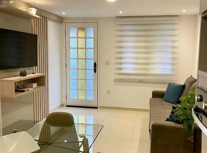 Apartamento impecável ao lado da Praia Grande para até 8 pessoas Arraial do Cabo