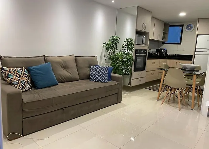 Apartamento impecável ao lado da Praia Grande para até 8 pessoas Arraial do Cabo