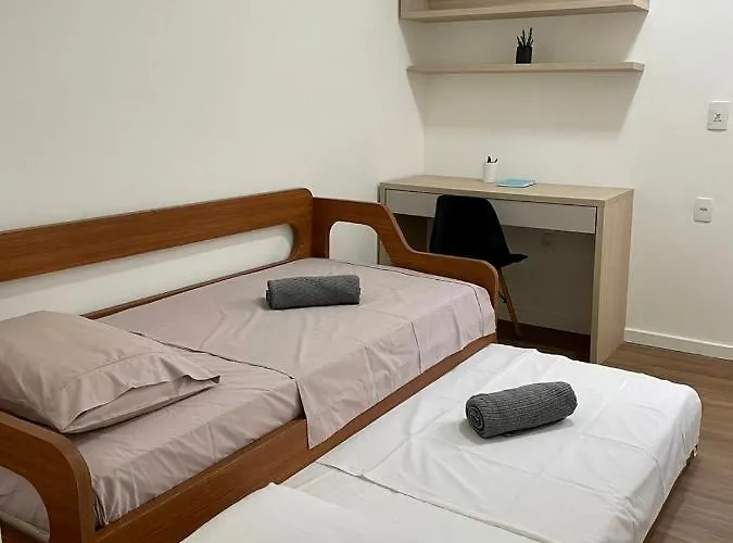 Apartamento impecável ao lado da Praia Grande para até 8 pessoas Arraial do Cabo